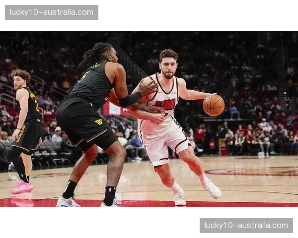 火箭乌度卡试验多种组合 季后赛前寻找最佳方案